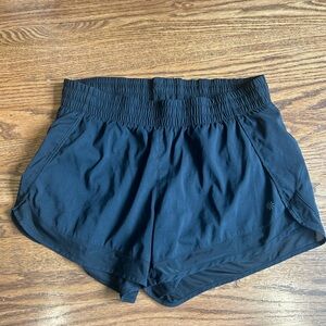 Athleta Mesh Racer Run Short 4” Black Size M